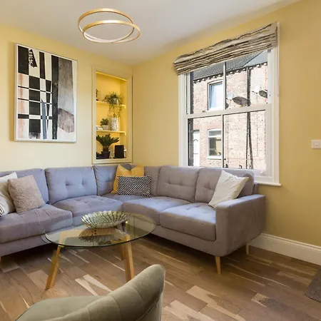 Apartment 2 Bedroom Townhouse *